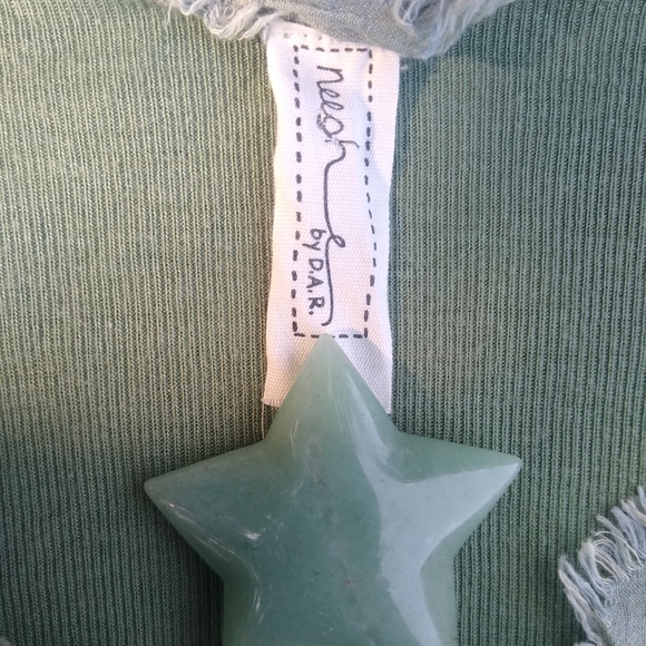 Spring Green Top 🌿 - Picture 3 of 3